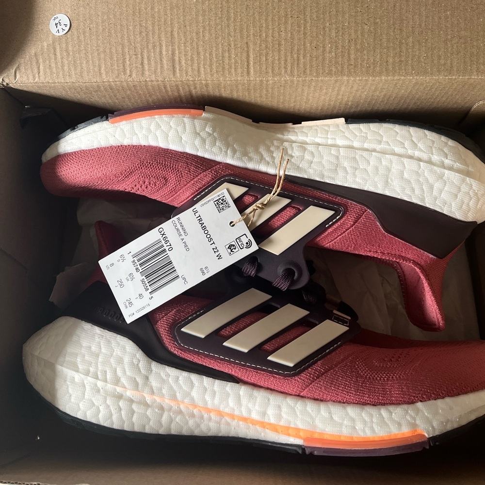 Adidas Women’s Ultraboost 22